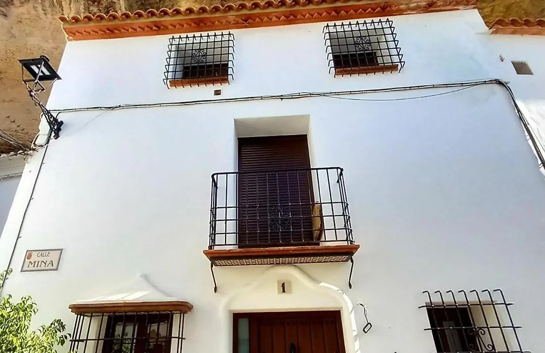 Casa Cueva El Arrabal-1